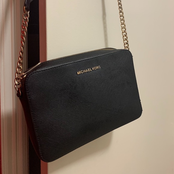 Michael Kors Handbags - Michael Kors Jet Set Travel Large East/West Chain Strap Crossbody Bag